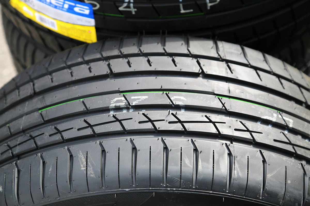 A set of 4 (quad) 285/35R21 ZR 105Y XL A/S performance tires - image 7
