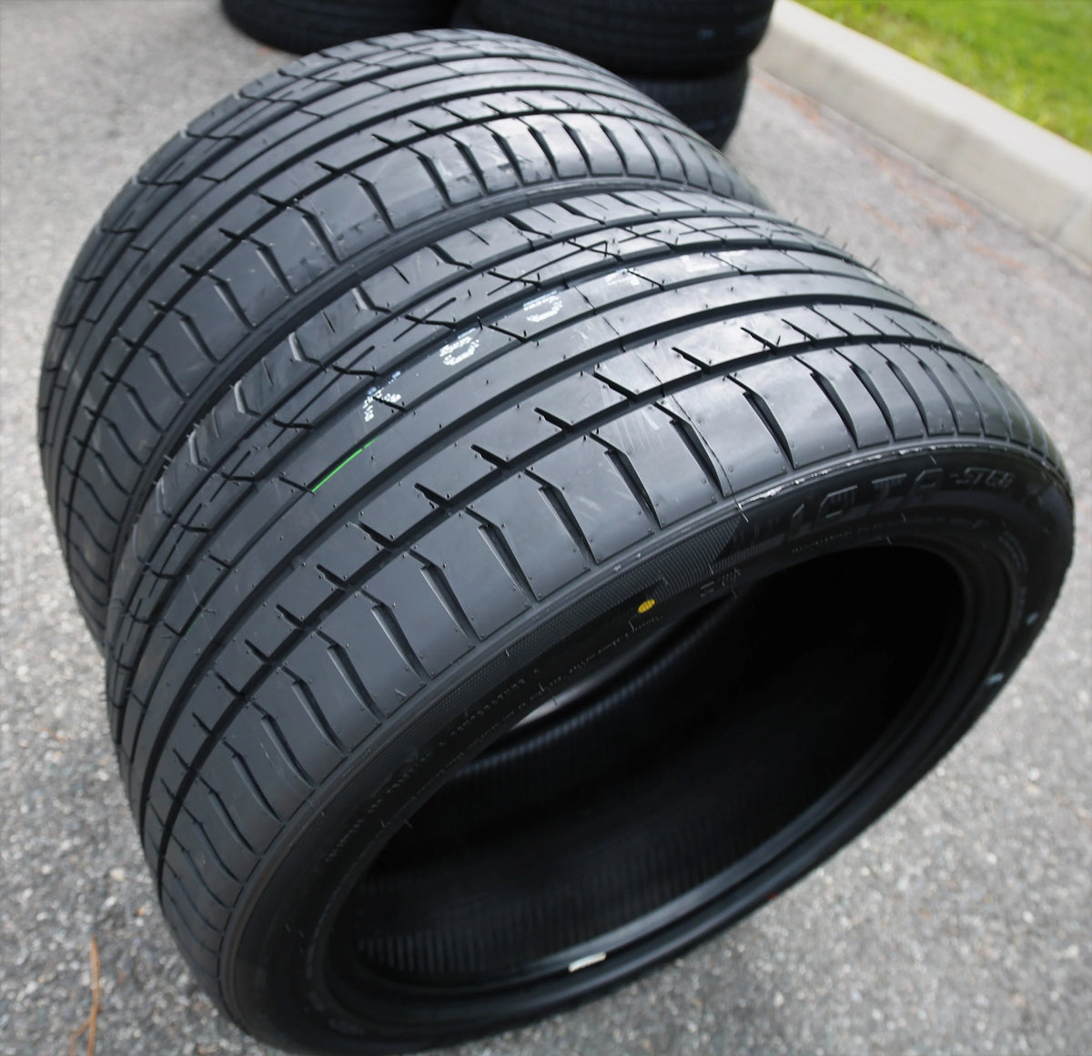 A set of 4 (quad) 285/35R21 ZR 105Y XL A/S performance tires - image 4