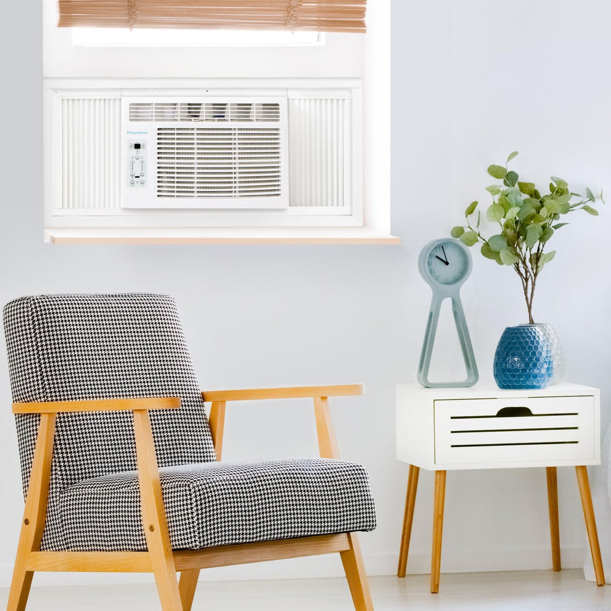 A 5000 calorie heating/cooling window air conditioner and dehumidifier, suitable for apartments, living rooms, bathrooms and 